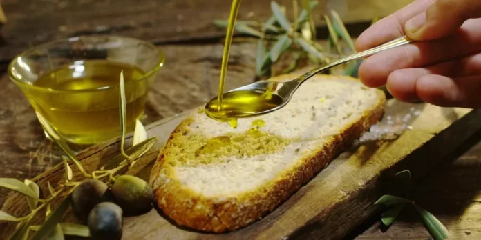 elaiolado-feta-psomi.jpg