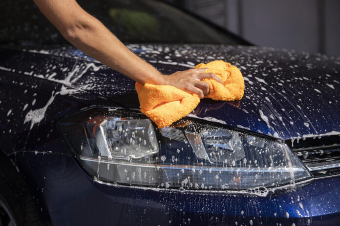 close-up-car-care-washing-915x609
