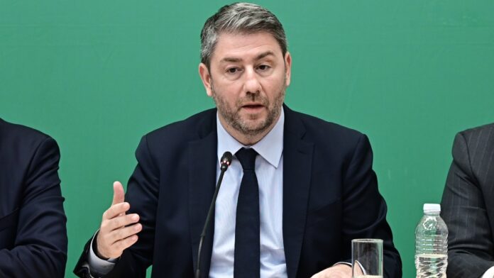 androulakis-sinentefxi-tipou